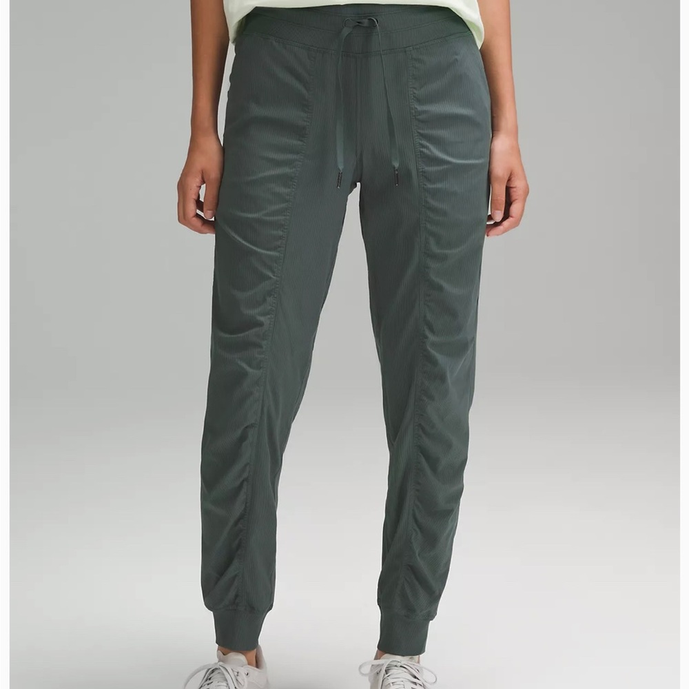 Lululemon Dance Studio Mid-Rise Jogger
Full Length Midnight Navy Size 4